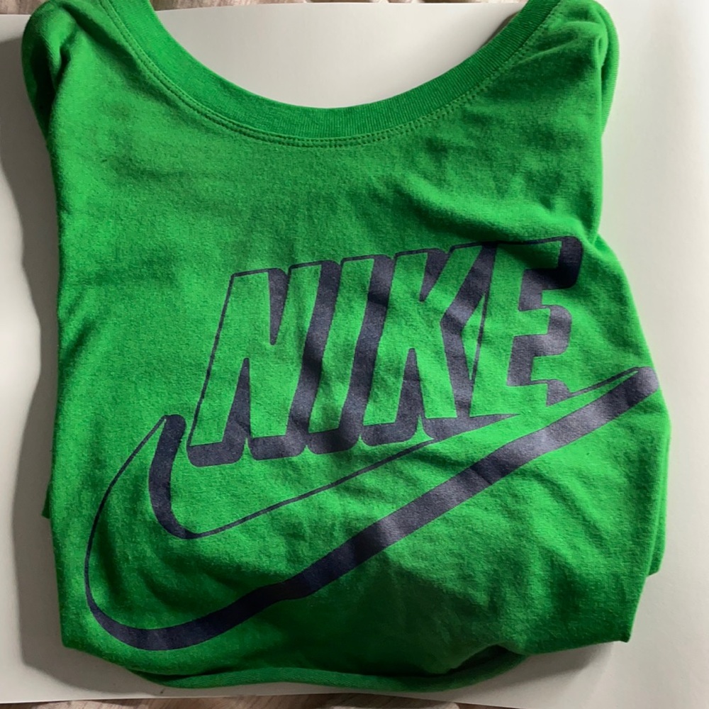 Green Nike cropped tee